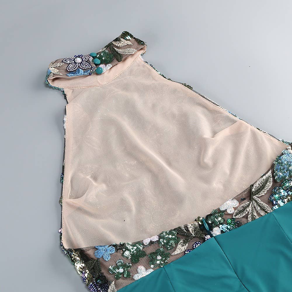 Elegant Halter Neck Sequin Embroidered Pleated Dress
